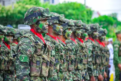 Después de muchos años, los apartadoseños volvieron a disfrutar de un Desfile Militar y Policial en conmemoración del Día de la Independencia.